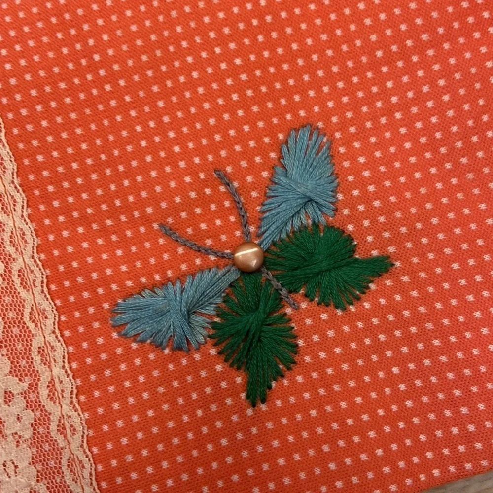 NWOT Very Unique Peach 🍑 Embroidered Clutch!